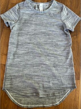 IVIVVA by LULULEMON girls size 12 grey shirt